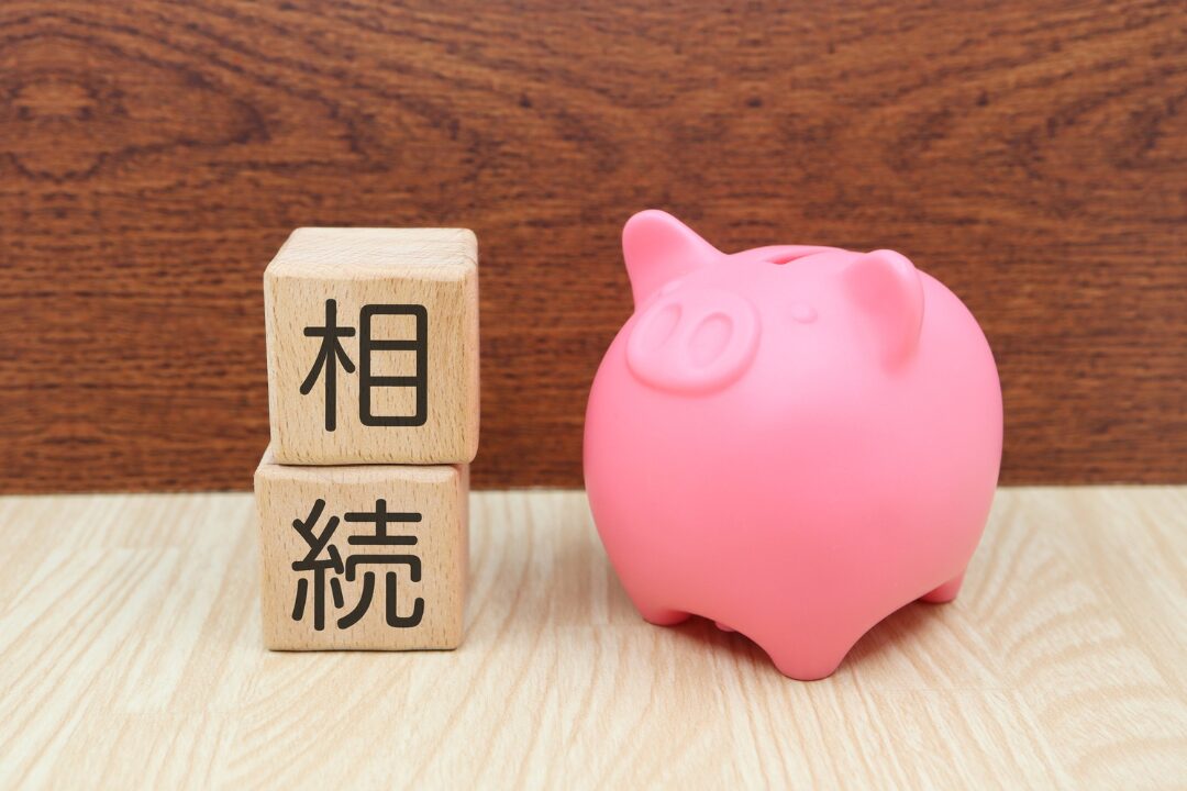 夫が死亡したら家はどうなる？妻・子供・義両親との相続割合や住み続ける方法を解説